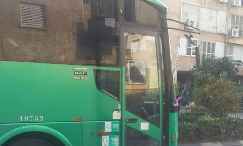 קו 319. נשים מאחורה