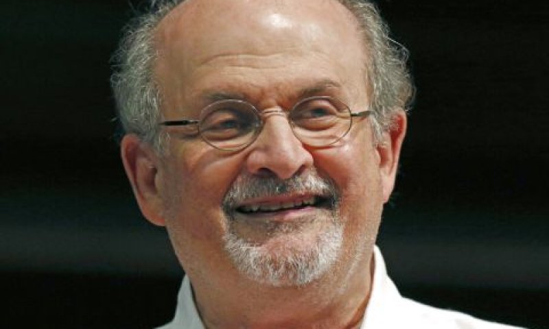 רושדי, מאבטח צמוד [צילום: רוגוליו סוליס, AP]