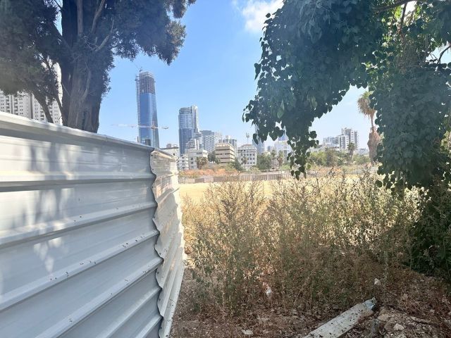 [צילום: שטח תוכנית מפעל תעשיה צבאית בתל אביב (יחצ)]