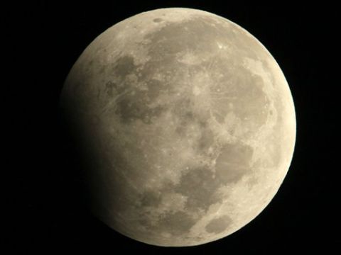 ליקוי ירח חלקי במנילה [צילום: AP]