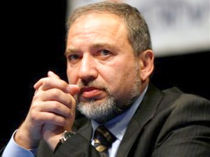 ליברמן. אכיפת החוק בידיו [צילום: AP]