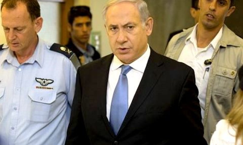 נתניהו בכניסה לישיבת הקבינט [צילום: AP]