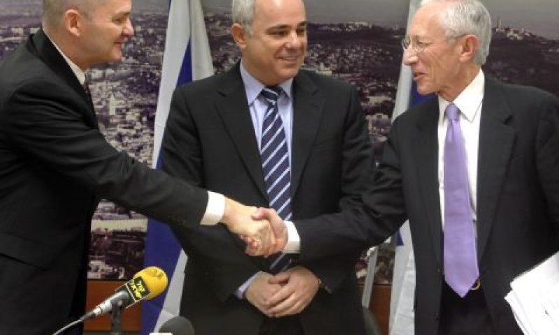 פישר, שטייניץ וראש משלחת קרן המטבע לישראל, במהלך ביקורה בנובמבר אשתקד [צילום: פלאש 90]
