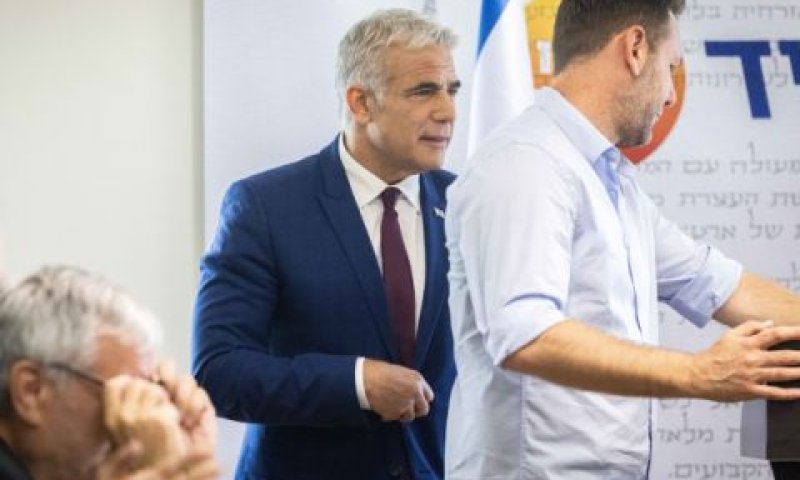 לפיד. עקיצה לגנץ [צילום: יונתן זינדל/פלאש 90]