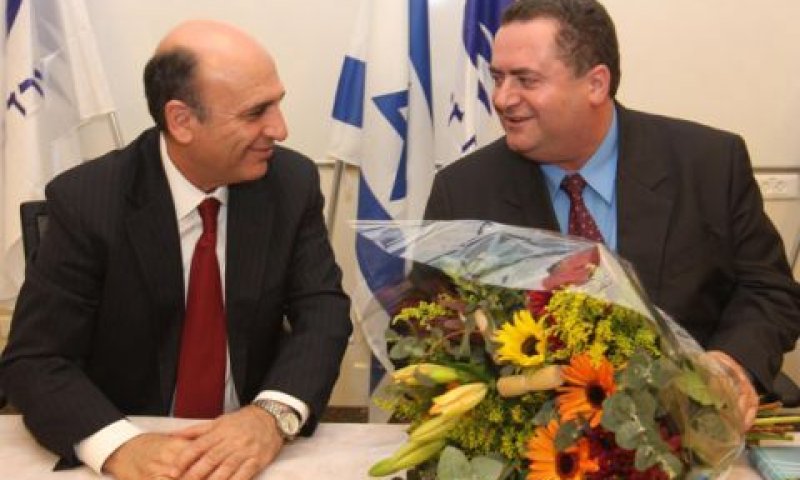 כ"ץ ומופז. שם המשרד מתנפח משר לשר. מעניין איזה שם ירצה השר הבא [צילום: פלאש 90]