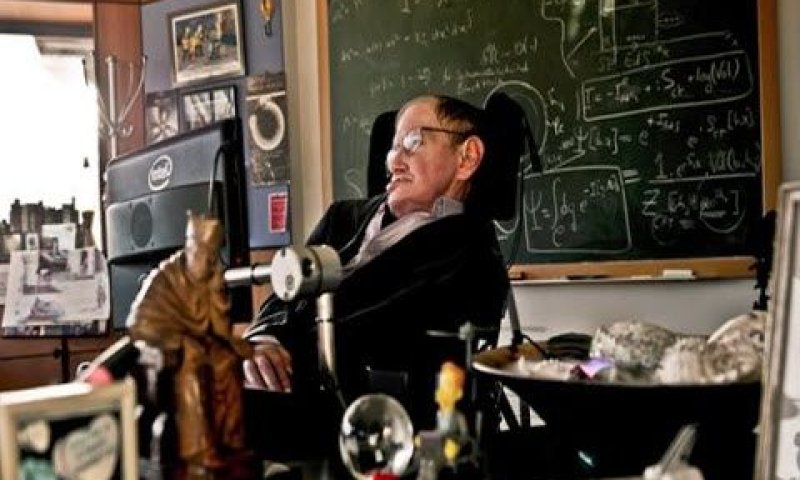 הוקינג. עדיין מפעיל את השכל [צילום: AP]