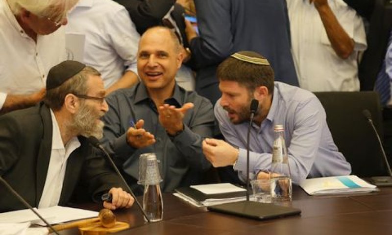 שר התחבורה סמוטריץ' ויו"ר ועדת הכספים גפני [צילום: עדינה ולמן/דוברות הכנסת]