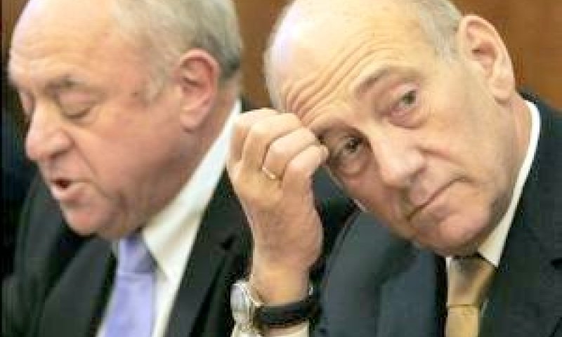 שכנע את השרים בניגוד לדעתו של שר האוצר. אולמרט ובר-און [צילום: AP]