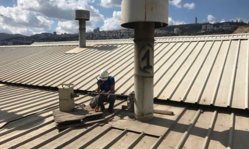 בדיקת פתע במפעל מקור הפורמייקה בחיפה [צילום: המשרד להגנת הסביבה]