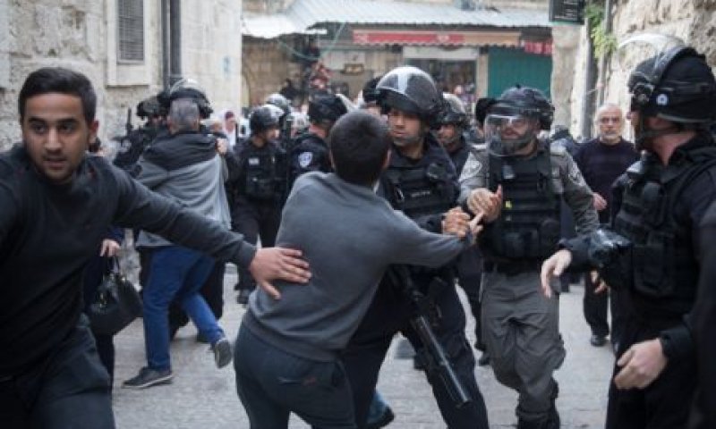 הפרות סדר של ערבים בעיר העתיקה [צילום: הדס פרוש/פלאש 90]
