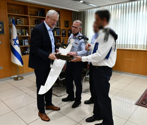 גנץ עם ראש מו"פ במפא"ת, יניב רותם [אריאל חרמוני]