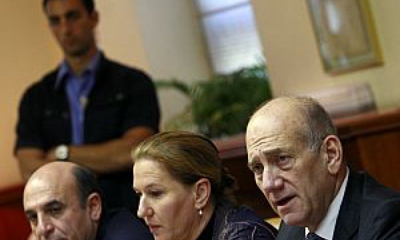 ישיבת ממשלה. שליט יישאר בכלא [צילום: פלאש 90]
