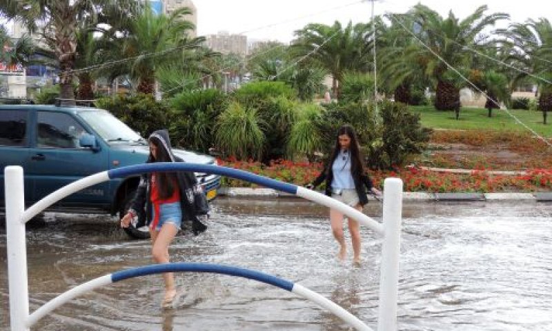 סערת אביב באזור התיירות [צילום: עומר כרמון]