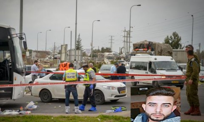 המחבל על רקע זירת הפיגוע [צילום: בן דורי/פלאש 90]