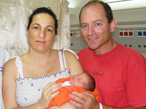 ילדה אחרי ניתוח להסרת סרטן צוואר הרחם [צילום: אלי דדון]