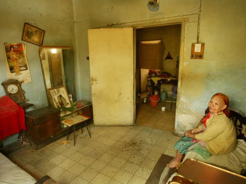 רג'ינה ציון (70) [AP]