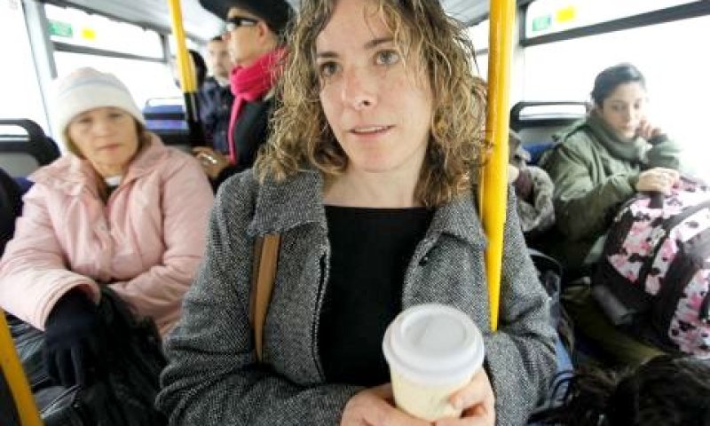 אוטובוס בנסיעה עירונית. תחזיקו טוב [פלאש 90]