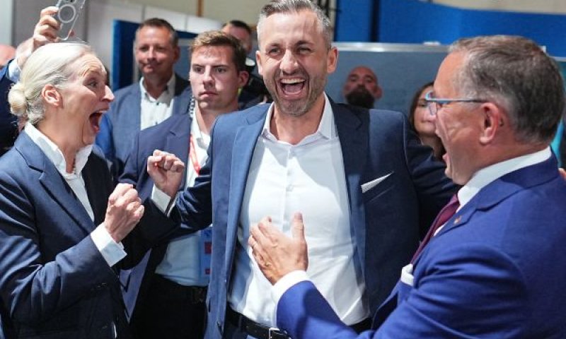 אולריך זיגמונד, מועמד מוביל, חוגג את נצחונו [צילום: AP/Michael Kappeler]