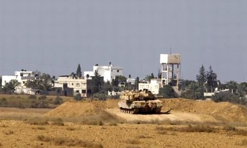 טנק על גבול רצועת עזה היום [צילום: AP]