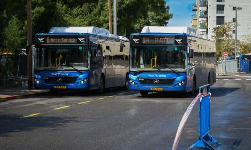 אוטובוסי דן היום בתל אביב [צילום: אבשלום ששוני/פלאש 90]