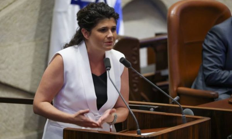 השכל. מאחורי גבו של סער [צילום: נועם מושקוביץ/דוברות הכנסת]