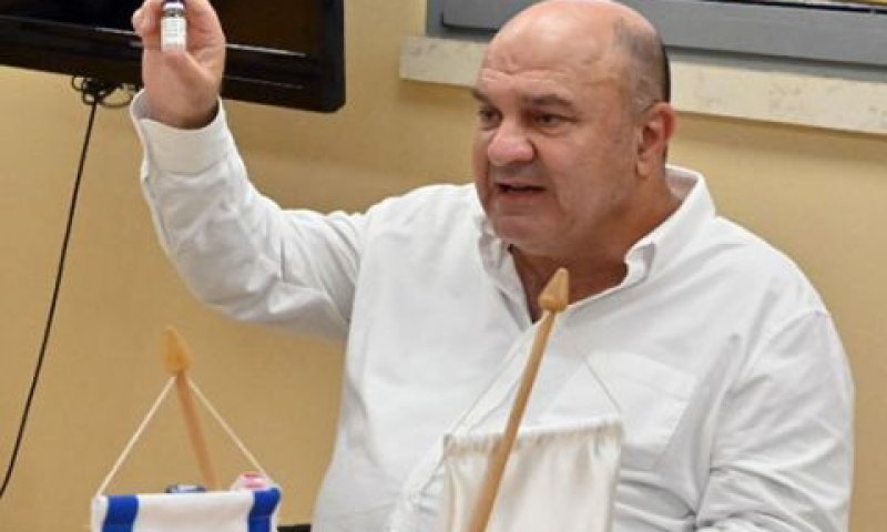 שפירא. "לא מטפל בבריונות" [צילום: אריאל חרמוני, משרד הביטחון]