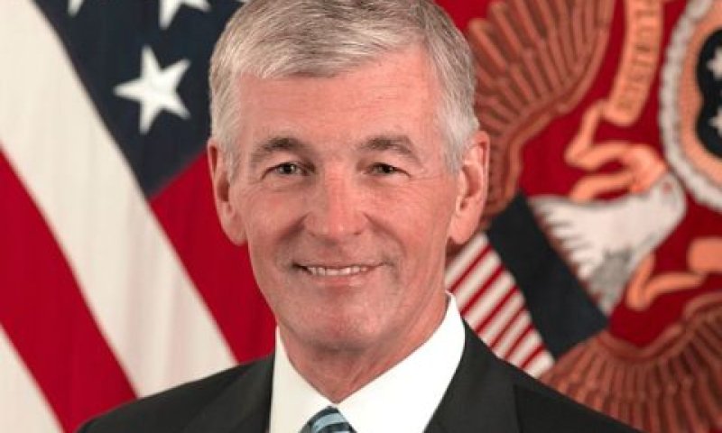 ג'ון מקיו [צילום: Secretary of the Army website]