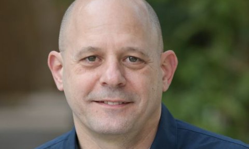 רון. מתוסכל מהמצב