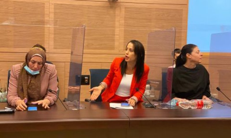 מרב מיכאלי, הילה שי וזאן, אימאן יאסין ח'טיב [צילום: דני שם-טוב/דוברות הכנסת]