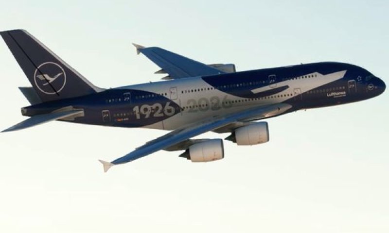 העיצוב המיוחד של מטוס הבואינג 787-9 לציון 100 שנה ללופטהנזה [צילום: יוטיוב: לופטהנזה]