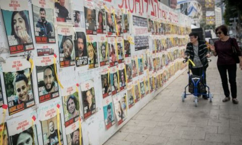 החטופים בעזה. הפכו למילת השנה [צילום: מרים אלסטר/פלאש 90]