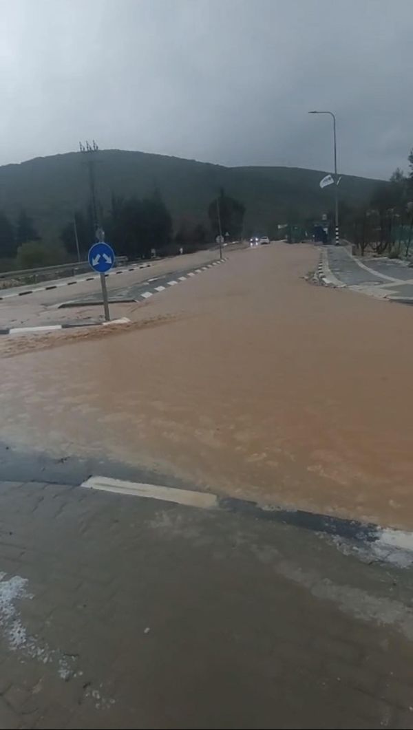 הצפות בשעות הבוקר המאוחרות באזור שבין בית ג׳אן לפקיעין [צילום: השירות המטאורולוגי]