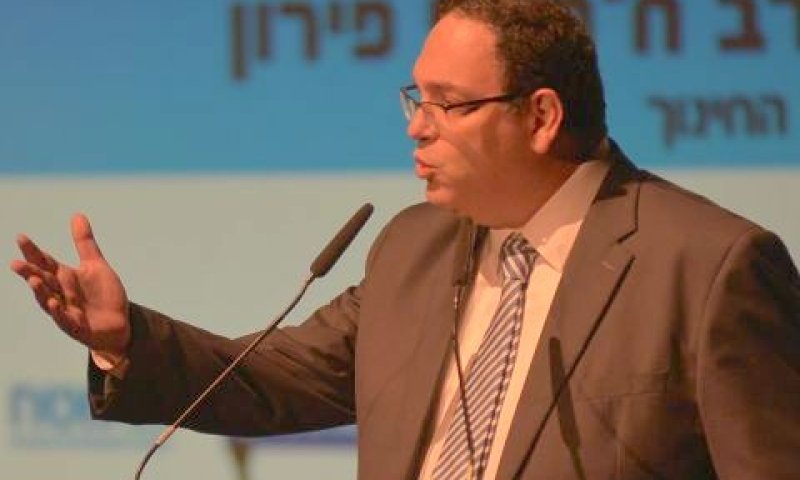 פירון. יגיש הצעת חוק [צילום: ריינר תקשורת]