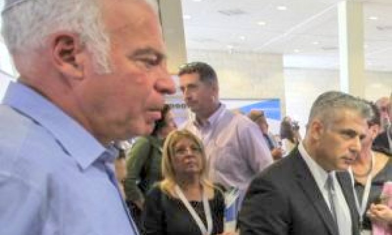 השרים לפיד ואריאל [צילום: פלאש 90]