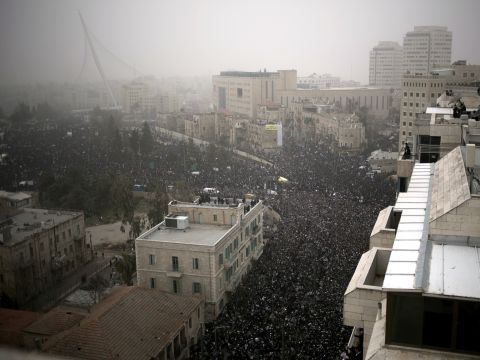 ההמון ממלא את הרחובות [צילום: AP]