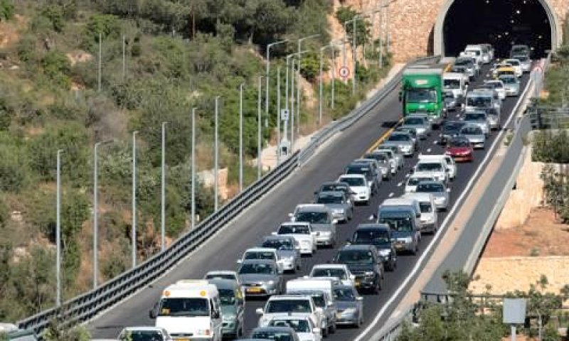 כביש מס' 1 [צילום: פלאש 90]