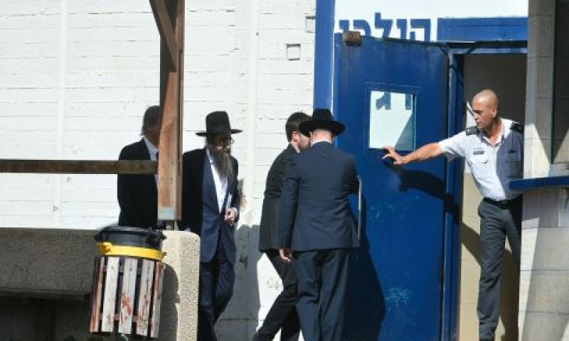 הרב פינטו. איומים מתוך הכלא [צילום: פלאש 90]