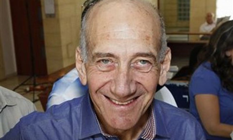 אולמרט. ש"ד טוען שהעביר 1.5 מיליון שקל [צילום: AP]