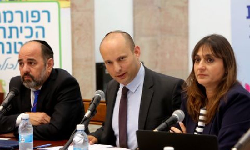 שר החינוך נפתלי בנט בוועדת החינוך של הכנסת [צילום: ששון תירם]