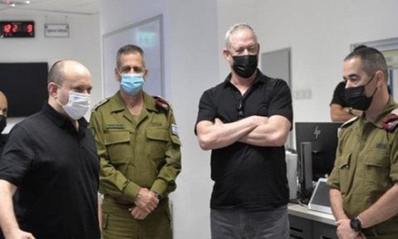 בנט וגנץ באוגדת עזה [צילום: קובי גדעון, לע"מ]