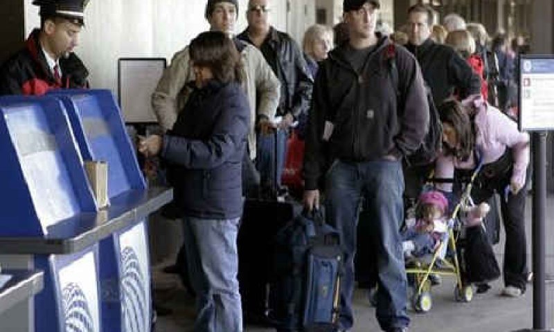 רוצים להתקיים בכבוד ולחסוך לדירה [צילום: AP]