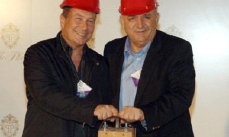 נוחי דנקנר ויצחק תשובה [צילום: AP]