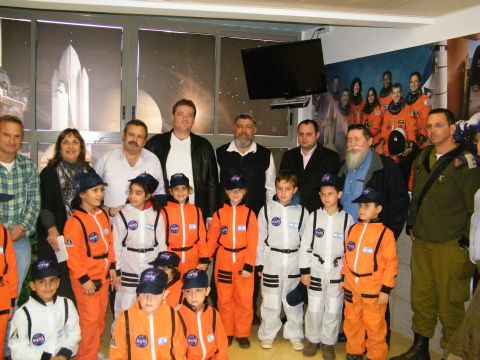 נציג המינהל האזרחי, ח"כ יעקב כץ, ח"כ אלכס מילר - יו"ר הוועדה, גרשון מסיקה - ראש המועצה האזורית שומרון, ארתור זמשמן - מנכ"ל YTEK, יוחאי דמרי - מנהל אגף החינוך במועצה, כרמלה בן ציון - מנהלת ביה"ס, מר חימון בלומנפלד - מנכ"ל היישוב שערי תקוה