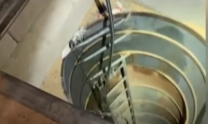פיר מנהרה בתוך מסגד [צילום: דובר צה"ל]
