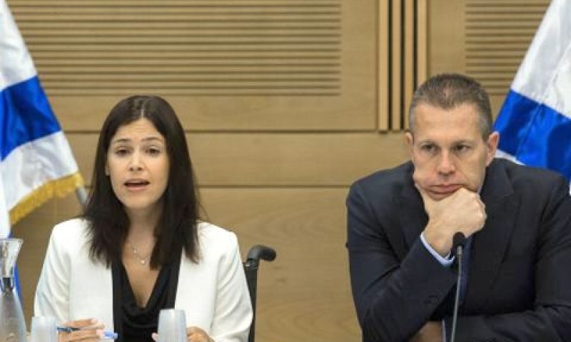 השר ארדן והיו"ר אלהרר. "כלב שמירה אמיתי לדמוקרטיה ולא עוד שופר לשלטון" [צילום: פלאש 90]