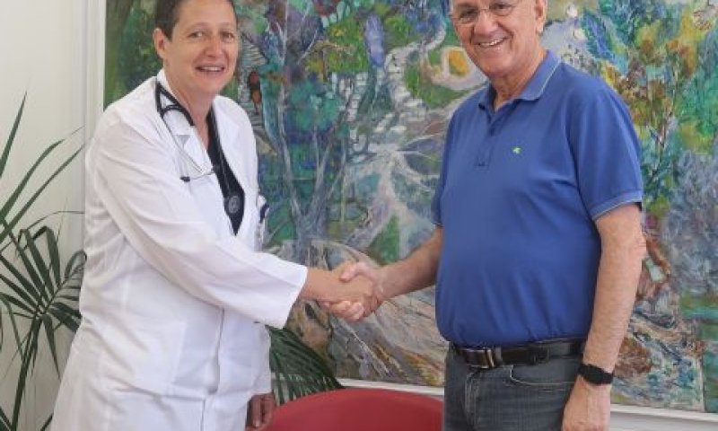 ד"ר אמנון רופא עם ד"ר דוברצקי־מרי [צילום: מח' שיווק, המרכז הרפואי בני ציון]