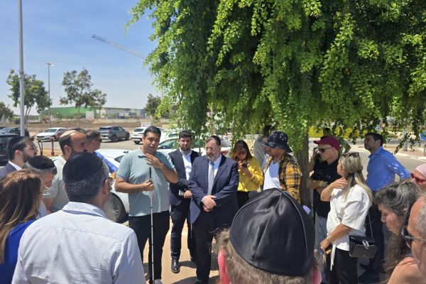 ליד סניף רמי לוי. אין שירות אוטובוסים