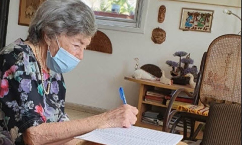 תקוה וינשטוק בביתה [צילום: דוד (דודי) הכהן]