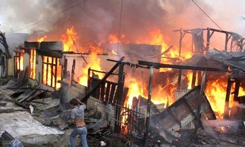 עשרות אלפים נספו [צילום: AP]