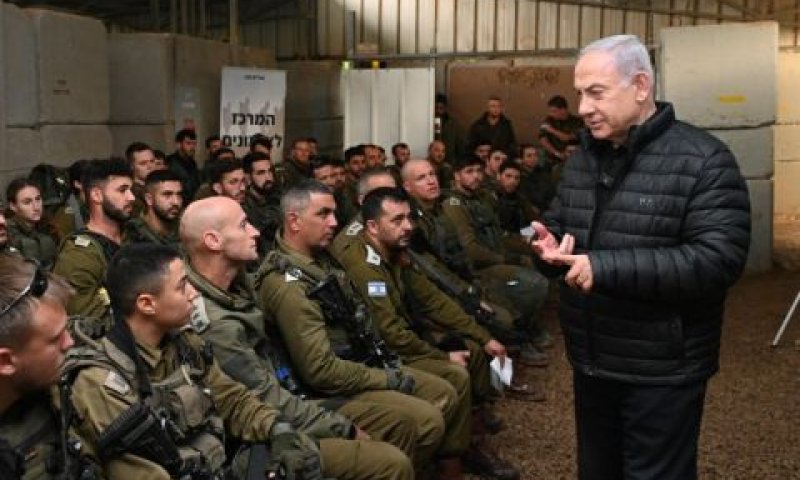 נתניהו והחניכים [צילום: חיים צח/לע"מ]